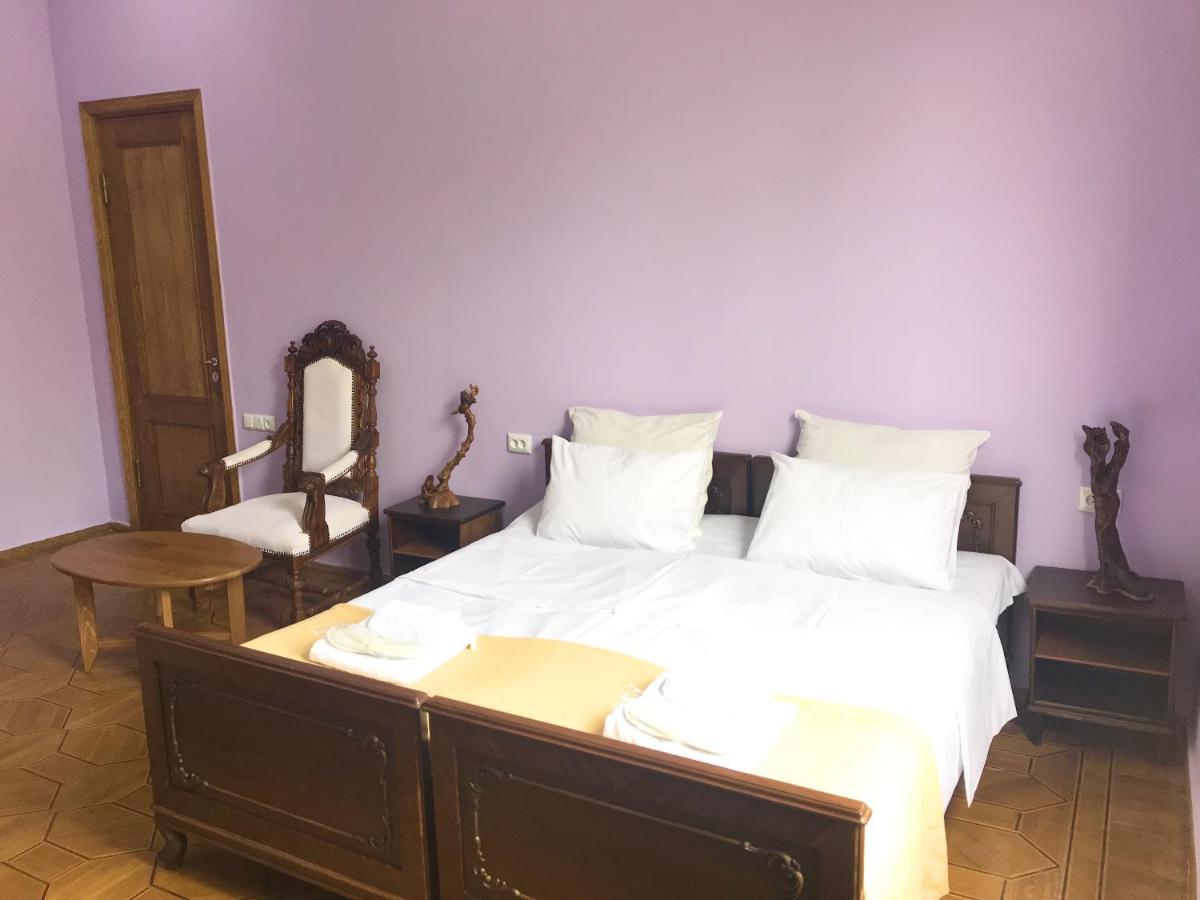 Wooden Museum Hotel Kutaisi Exterior photo